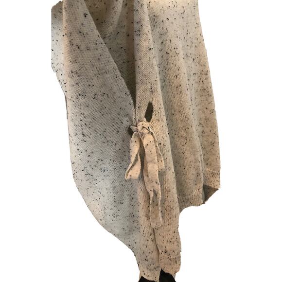 New Anna and‎ Ava Cream And Black Sweater Coverup Wrap One Size - Picture 3 of 7